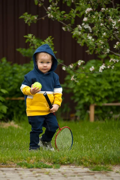 Niño Pequeño Una Raqueta Tenis —  Fotos de Stock