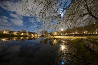 göl ile uzun pozlama gece park
