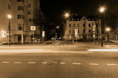 Araba ışıkları ile uzun pozlama gece şehir manzara
