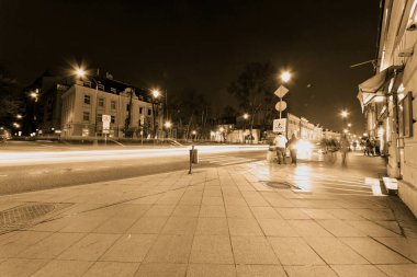 Araba ışıkları ile uzun pozlama gece şehir manzara