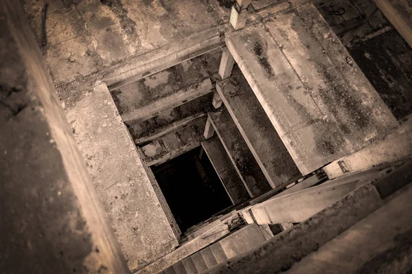 Escadaria Edifício Inacabado Abandonado Pisos Concreto Ruínas Eixo Elevador Concreto — Fotografia de Stock