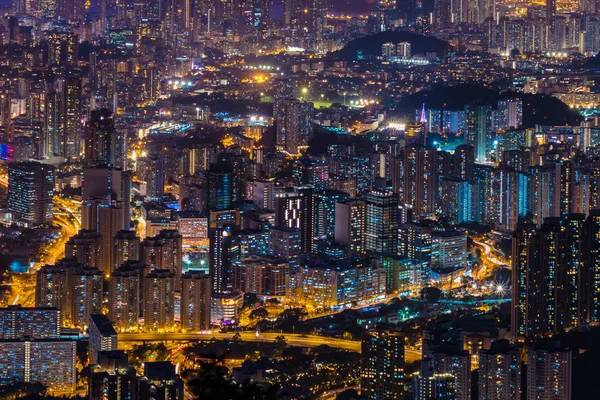 Güneş battıktan sonra Cityscape Kowloon tepe, Hong Kong üzerinde