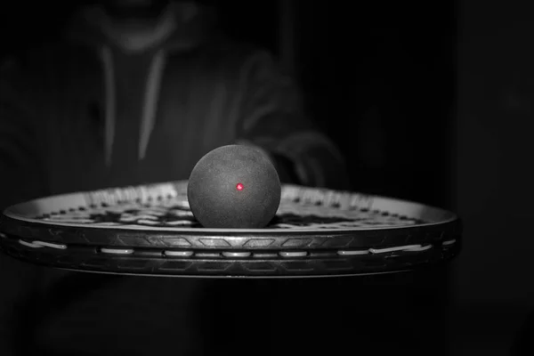 Tek nokta squash topu bir raket dizelerde