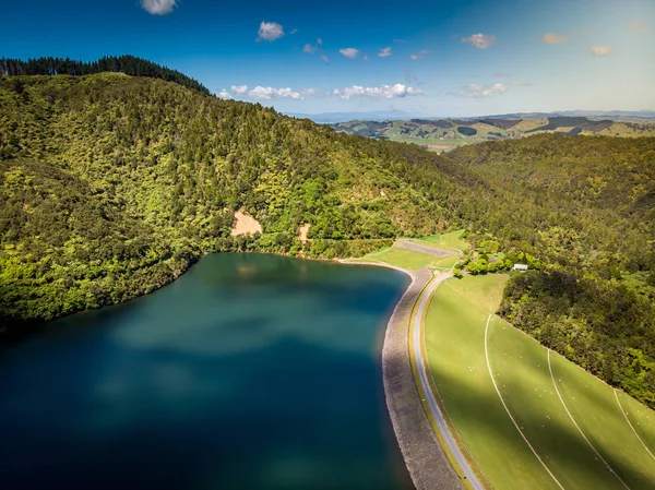 Aerial shot of a water reservoir dam wall — Stock Photo, Image
