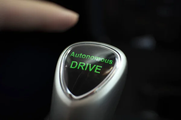 Autonoumous sürücü düğmesini bir elektrikli araba