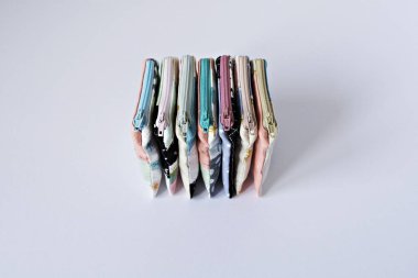 El yapımı kumaş üzerinde beyaz mini poşetler