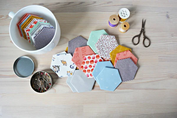 Hexagon English Paper Piecing Templates White Cup Thread Tesoura Retro — Fotografia de Stock