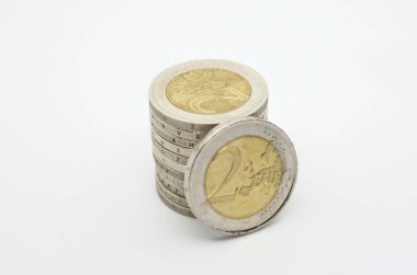 Beyaz kağıt üzerinde kullanılan euro para birimi
