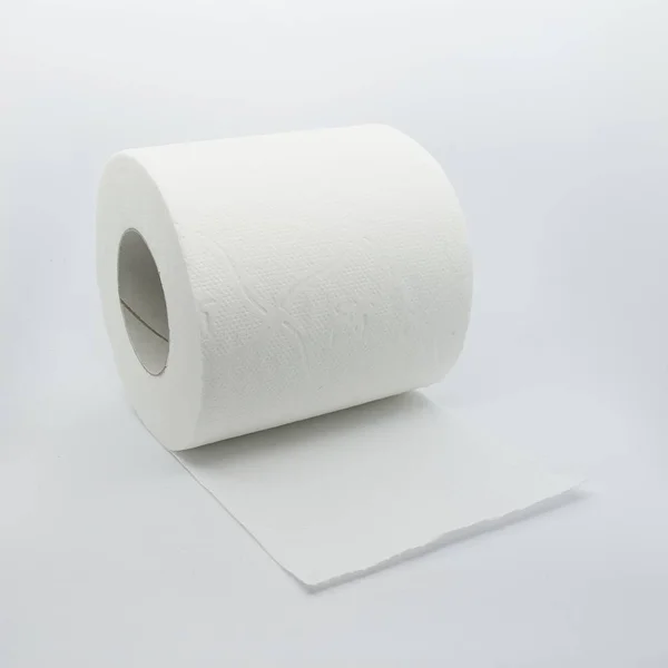 Tiro Rolo Papel Higiênico Sobre Fundo Branco — Fotografia de Stock