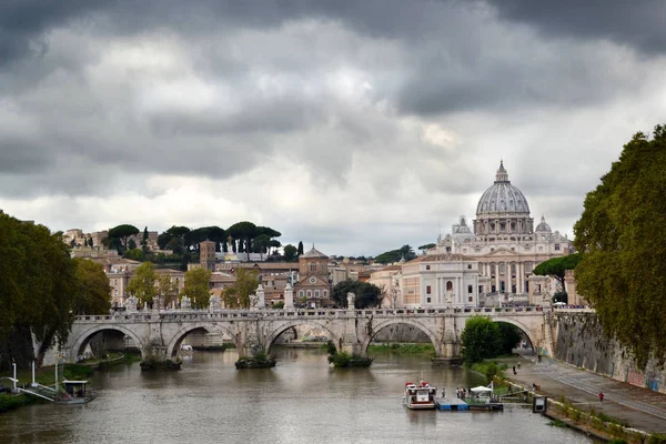 Roma Río Tíber Puente Vittorio Emanuele Fondo Cúpula Basílica San — Foto de Stock