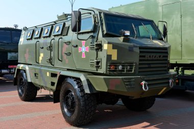 Kiev, Ukrayna - 8 Ekim 2018: Uluslararası İhtisas Fuarı silah ve güvenlik 2018 sırasında askeri teçhizat