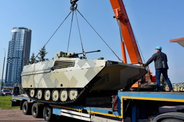 Kiev, Ukrayna - 8 Ekim 2018: Uluslararası İhtisas Fuarı silah ve güvenlik 2018 sırasında askeri teçhizat