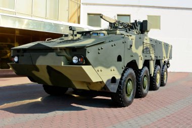 Kiev, Ukrayna - 8 Ekim 2018: Uluslararası İhtisas Fuarı silah ve güvenlik 2018 sırasında askeri teçhizat