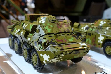 Kiev, Ukrayna - 8 Ekim 2018: Uluslararası İhtisas Fuarı silah ve güvenlik 2018 sırasında askeri teçhizat