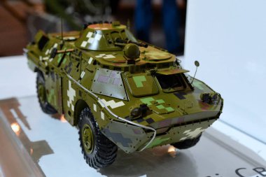 Kiev, Ukrayna - 8 Ekim 2018: Uluslararası İhtisas Fuarı silah ve güvenlik 2018 sırasında askeri teçhizat