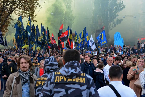 키예프 우크라이나 2018 우크라이나 민족주의자와 그룹의 구성원을 키예프에서 우크라이나 수비수를 — 스톡 사진