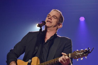 Kiev, Ukrayna - 30 Ekim 2018: Kanadalı şarkıcı Garou (Pierre Garand) bir konser Kiev