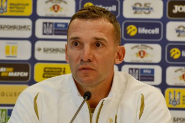Kiev, Ukrayna - 10 Kasım 2018: Andriy Şevçenko, bir basın toplantısında Ukraynalı Millî Futbol takımının koçu