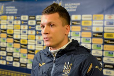 Kiev, Ukrayna - 10 Kasım 2018: Yevhen Konoplyanka açık bir egzersiz sırasında Ukrayna Millî Futbol Takımı futbolcusu