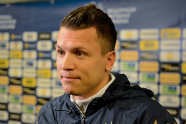 Kiev, Ukrayna - 10 Kasım 2018: Yevhen Konoplyanka açık bir egzersiz sırasında Ukrayna Millî Futbol Takımı futbolcusu