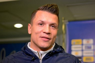 Kiev, Ukrayna - 10 Kasım 2018: Yevhen Konoplyanka açık bir egzersiz sırasında Ukrayna Millî Futbol Takımı futbolcusu