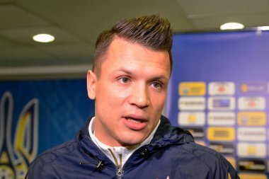 Kiev, Ukrayna - 10 Kasım 2018: Yevhen Konoplyanka açık bir egzersiz sırasında Ukrayna Millî Futbol Takımı futbolcusu