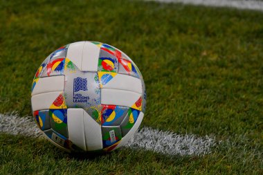 Kiev, Ukrayna - 10 Kasım 2018: Adidas Milletler Ligi, resmi maç topu Uefa Milletler Ligi 2018/2019 açık bir egzersiz sırasında