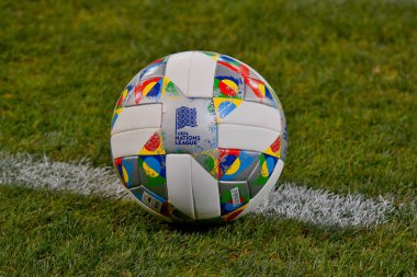 Kiev, Ukrayna - 10 Kasım 2018: Adidas Milletler Ligi, resmi maç topu Uefa Milletler Ligi 2018/2019 açık bir egzersiz sırasında
