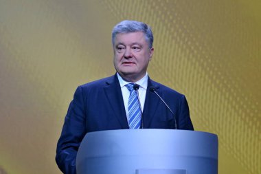 Kiev, Ukrayna - 16 Aralık 2018: Ukrayna Cumhurbaşkanı Petro Kiev onun haber toplantısında basına konuşan Poroshenko