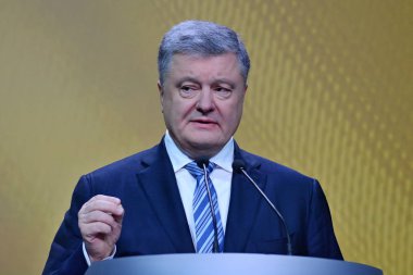 Kiev, Ukrayna - 16 Aralık 2018: Ukrayna Cumhurbaşkanı Petro Kiev onun haber toplantısında basına konuşan Poroshenko