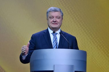 Kiev, Ukrayna - 16 Aralık 2018: Ukrayna Cumhurbaşkanı Petro Kiev onun haber toplantısında basına konuşan Poroshenko