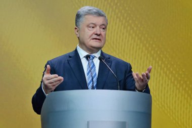Kiev, Ukrayna - 16 Aralık 2018: Ukrayna Cumhurbaşkanı Petro Kiev onun haber toplantısında basına konuşan Poroshenko
