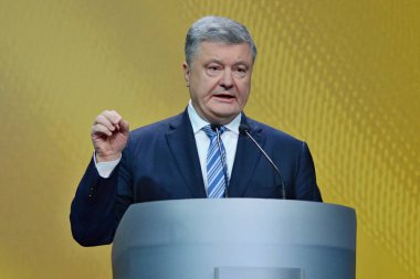 Kiev, Ukrayna - 16 Aralık 2018: Ukrayna Cumhurbaşkanı Petro Kiev onun haber toplantısında basına konuşan Poroshenko