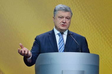 Kiev, Ukrayna - 16 Aralık 2018: Ukrayna Cumhurbaşkanı Petro Kiev onun haber toplantısında basına konuşan Poroshenko
