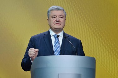 Kiev, Ukrayna - 16 Aralık 2018: Ukrayna Cumhurbaşkanı Petro Kiev onun haber toplantısında basına konuşan Poroshenko