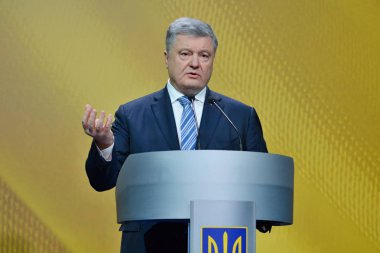 Kiev, Ukrayna - 16 Aralık 2018: Ukrayna Cumhurbaşkanı Petro Kiev onun haber toplantısında basına konuşan Poroshenko