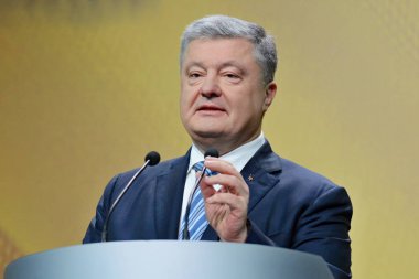 Kiev, Ukrayna - 16 Aralık 2018: Ukrayna Cumhurbaşkanı Petro Kiev onun haber toplantısında basına konuşan Poroshenko