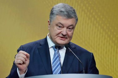 Kiev, Ukrayna - 16 Aralık 2018: Ukrayna Cumhurbaşkanı Petro Kiev onun haber toplantısında basına konuşan Poroshenko