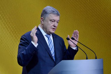 Kiev, Ukrayna - 16 Aralık 2018: Ukrayna Cumhurbaşkanı Petro Kiev onun haber toplantısında basına konuşan Poroshenko