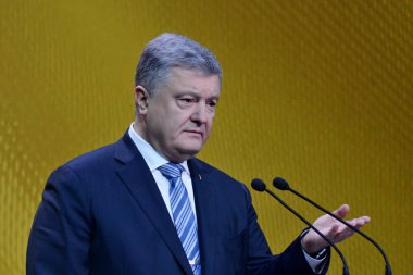 Kiev, Ukrayna - 16 Aralık 2018: Ukrayna Cumhurbaşkanı Petro Kiev onun haber toplantısında basına konuşan Poroshenko