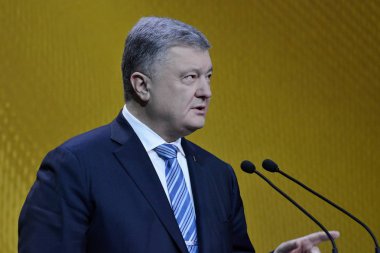 Kiev, Ukrayna - 16 Aralık 2018: Ukrayna Cumhurbaşkanı Petro Kiev onun haber toplantısında basına konuşan Poroshenko