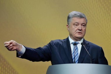 Kiev, Ukrayna - 16 Aralık 2018: Ukrayna Cumhurbaşkanı Petro Kiev onun haber toplantısında basına konuşan Poroshenko