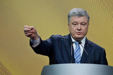 Kiev, Ukrayna - 16 Aralık 2018: Ukrayna Cumhurbaşkanı Petro Kiev onun haber toplantısında basına konuşan Poroshenko
