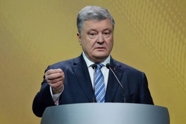 Kiev, Ukrayna - 16 Aralık 2018: Ukrayna Cumhurbaşkanı Petro Kiev onun haber toplantısında basına konuşan Poroshenko