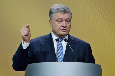 Kiev, Ukrayna - 16 Aralık 2018: Ukrayna Cumhurbaşkanı Petro Kiev onun haber toplantısında basına konuşan Poroshenko