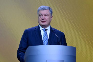 Kiev, Ukrayna - 16 Aralık 2018: Ukrayna Cumhurbaşkanı Petro Kiev onun haber toplantısında basına konuşan Poroshenko
