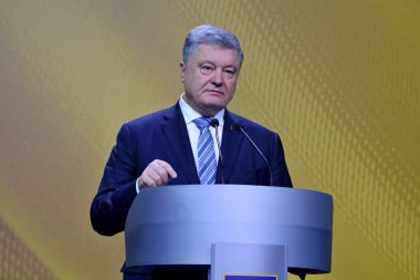 Kiev, Ukrayna - 16 Aralık 2018: Ukrayna Cumhurbaşkanı Petro Kiev onun haber toplantısında basına konuşan Poroshenko