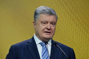 Kiev, Ukrayna - 16 Aralık 2018: Ukrayna Cumhurbaşkanı Petro Kiev onun haber toplantısında basına konuşan Poroshenko