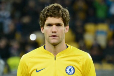Kiev, Ukrayna - 14 Mart 2019: Marcos Alonso, Chelsea Fc Dinamo Kiev Kiev, Ukrayna Milli Güvenlik Olimpiyskyi Stadyumu'nda karşı Şampiyonlar Ligi Oyun sırasında. Chelsea 5-0 kazandı 