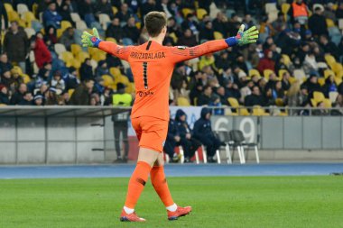 Kiev, Ukrayna - 14 Mart 2019: Kepa Arrizabalaga Chelsea Fc Dinamo Kiev Milli Güvenlik Olimpiyskiy, Uefa Avrupa Ligi maçında sırasında eylem topu 